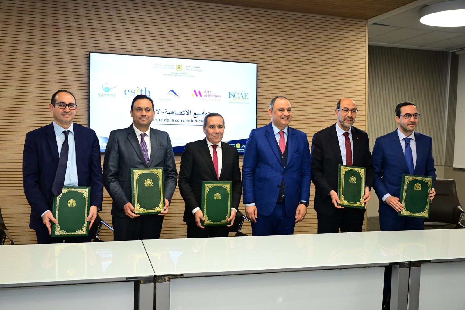 مجموعة أنوار إنفيست تطلق أكاديميتها وتبرم شراكة استراتيجية مع وزارة الصناعة والتجارة وأربع مؤسسات للتعليم العالي