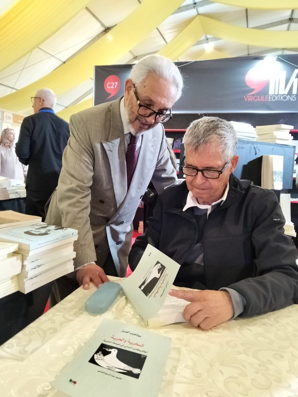 بوشعيب الضبار يجمع شمل الكاريكاتيريين في كتاب السخرية والحرية…  الكاريكاتير السياسي في الصحافة المغربية